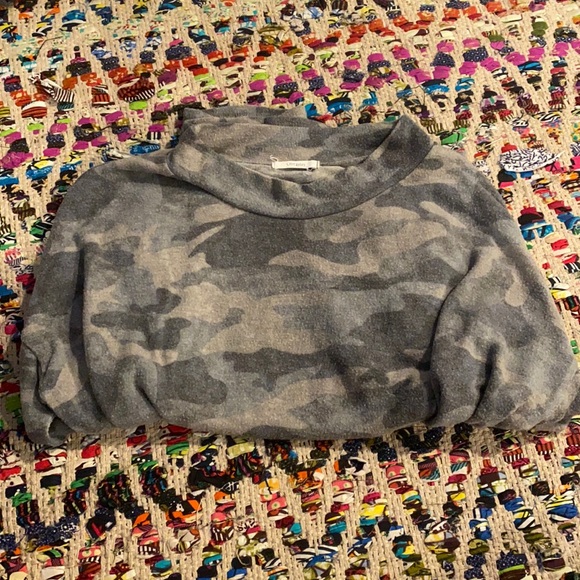 Cherish Grey Army Sweater - Picture 3 of 3